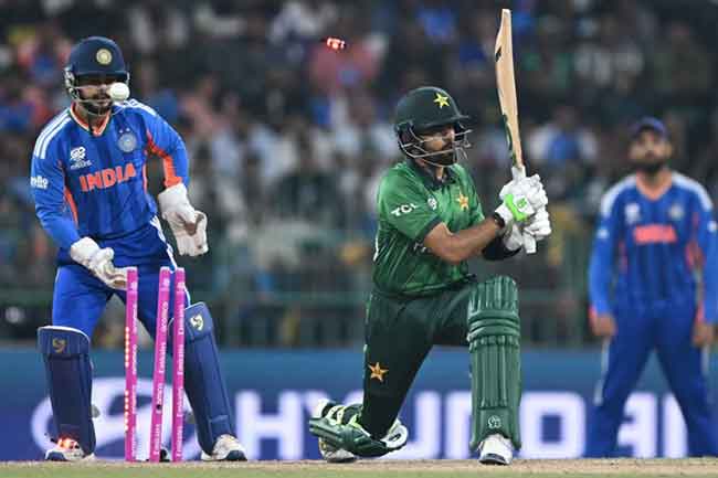 ලොවම බලා සිටි සටනෙන් ඉන්දියාවට පහසු ජයක්