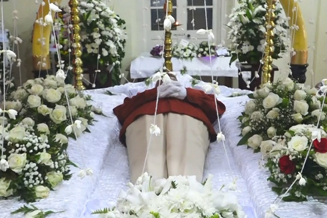  අභාවප්‍රාප්ත මහාචාර්ය තිස්ස විතාරණයන්ගේ අවසන් කටයුතු අද 