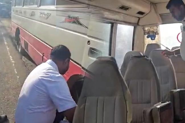 තිස්සමහාරාමයේ පාසල් වෑන් සහ බස් රථ හදිසි පරීක්ෂාවකට