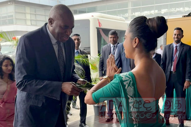 බ්‍රිතාන්‍යයේ නියෝජ්‍ය අගමැති දිවයිනට