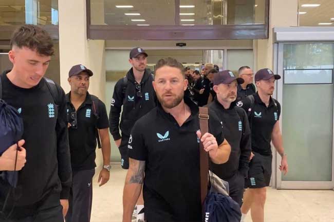 එංගලන්ත ක්‍රිකට් කණ්ඩායම දිවයිනට