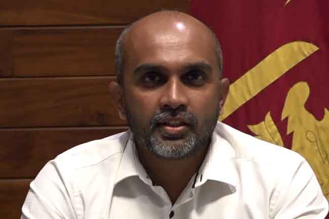 යුද හමුදා නිලධාරීන් කිහිප දෙනෙකුට දුම්රිය පුහුණව ලබා දීමේ තීරණය තාවකාලිකව අත්හිටුවයි