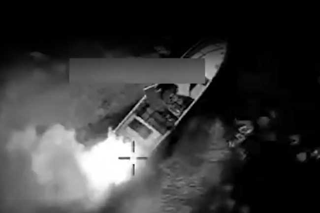 මත් ජාවාරම් කළ බෝට්ටු තුනකට අමෙරිකානු හමුදා ප්‍රහාරයක්