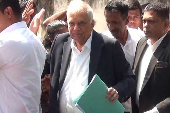 ලන්ඩන් ගමනට එරෙහි නඩුවට රනිල්ට ඇප ලබාදීම ගැන ගැටලුවක්