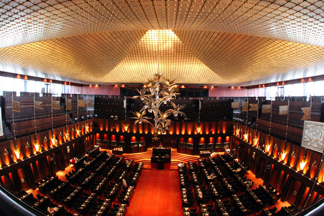 පාර්ලිමේන්තු මන්ත්‍රීවරුන්ට දැන් ලැබෙන වැටුප් සහ දීමනා හෙළිවෙයි 