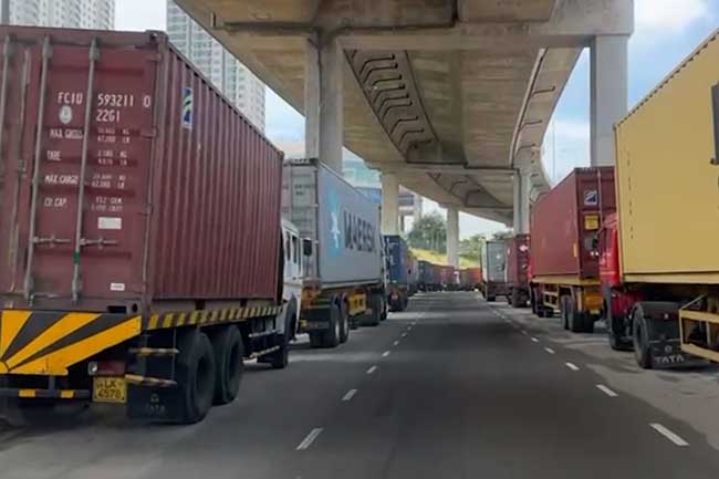 බහාලුම් නිෂ්කාශනයේ ප්‍රමාදයක් නිසා නැවතත් තදබදයක්