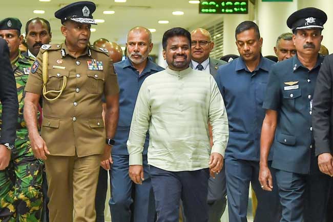 ජනපති යළි දිවයිනට