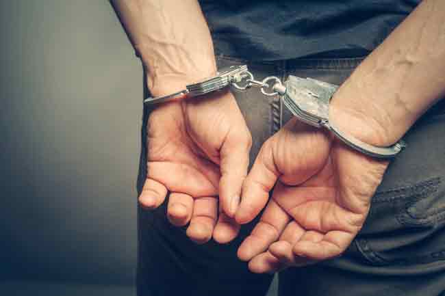 ප්‍රසිද්ධ හෝටලයකින් ජංගම දුරකථනයක් සොරකම් කළ බාර්මන්වරයෙකු අත්අඩංගුවට ​