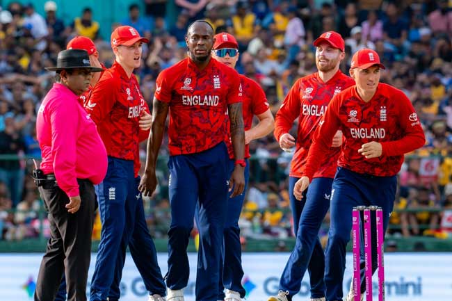 එංගලන්තය හමුවේ ශ්‍රී ලංකාවට ලකුණු 51ක පරාජයක්