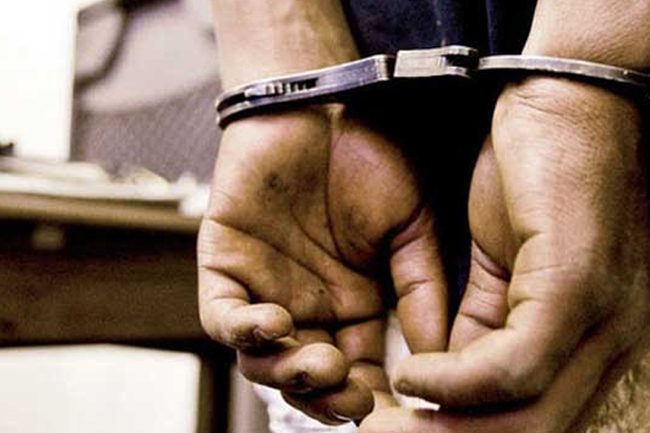 නිවසක් බිඳ රන් භාණ්ඩ සොරකම් කළ  සැකකරුවෙකු අත්අඩංගුවට 