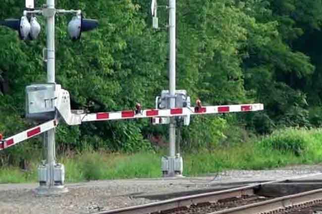 දුම්රිය හරස් මාර්ගයක අලුත්වැඩියාවක් හේතුවෙන් වාහන ගමනාගමනයට බාධා