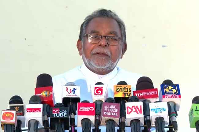 පාස්කු ප්‍රහාරය සම්බන්ධයෙන් සිදුකරන විමර්ශනවලට බාධා කරන්න එපා - සිරිල් ගාමිණි පියතුමා 