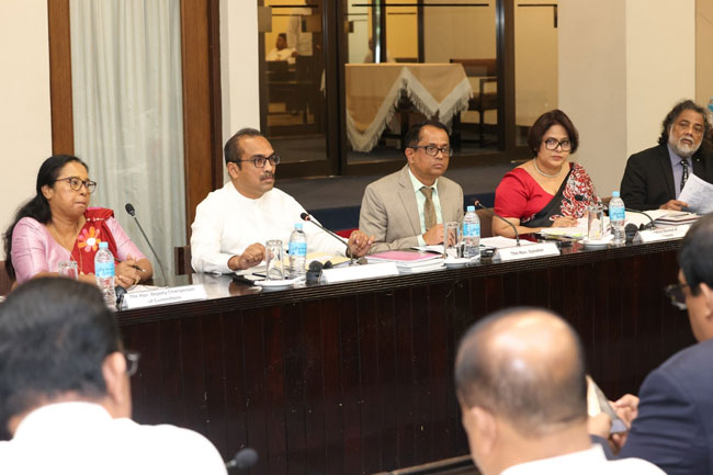 ජාත්‍යන්තර කාන්තා දිනය වෙනුවෙන් කල් තැබීමේ විවාදයක්