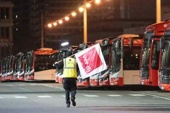 ජර්මනියේ සියලු ප්‍රවාහන සේවා වෘත්තීය සමිති ක්‍රියාමාර්ගයක