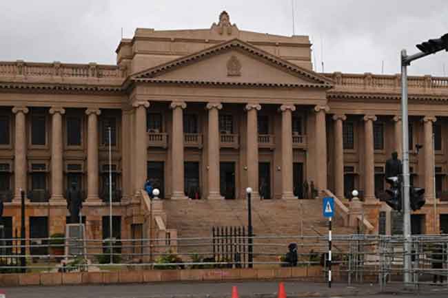 මහජන හදිසි තත්ත්වය යළිත් දීර්ඝ කිරීමට රජයේ අවධානය 