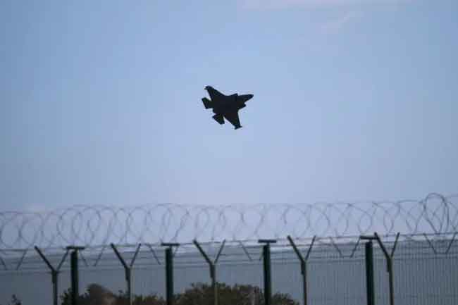 කුවේට් රාජ්‍යයේ දී ජෙට් යානා කඩාවැටුණේ අත්වැරදීමකින් බව අමෙරිකාව කියයි