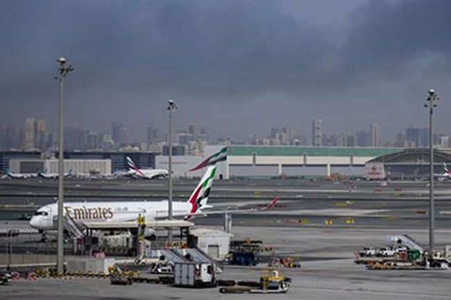 ඩුබායි ගුවන්තොටුපොළවලින් සීමිත ගුවන් ගමන් කිහිපයක් අද සිට