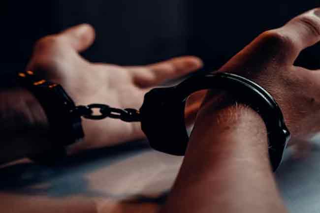 රුපියල් ලක්ෂ 50ක මුදලක් අල්ලස් ලෙස ගත් ව්‍යාපාරිකයා අත්අඩංගුවට 