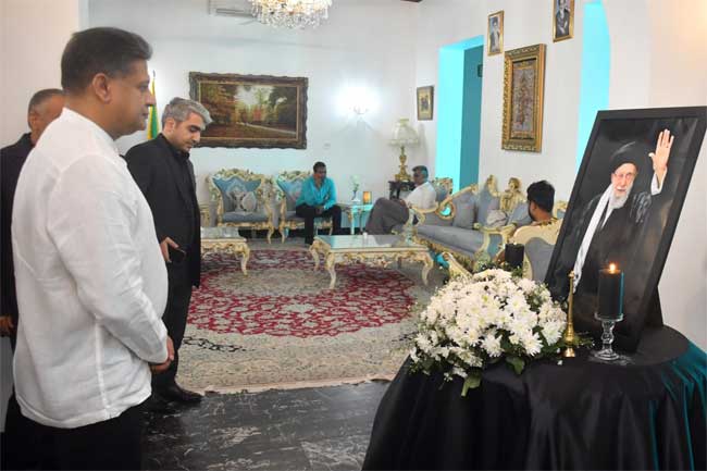 ඉරාන අධ්‍යාත්මික නායක කමේනිගේ අභාවය වෙනුවෙන්  දිලිත් අවසන් ගෞරව දක්වයි