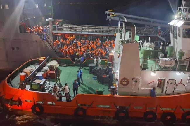 IRIS Bushehr නෞකාවේ සිටි 204ක් ආරක්ෂිතව කොළඹ වරායට