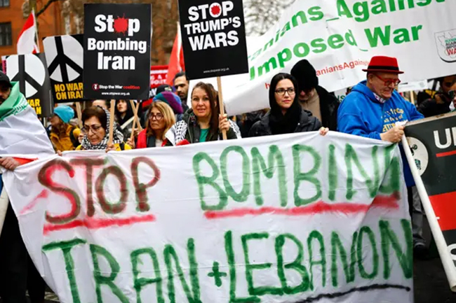 ඉරානයට එල්ල වන ප්‍රහාරවලට එරෙහිව  ලන්ඩනයේ දැවැන්ත විරෝධතාවක්