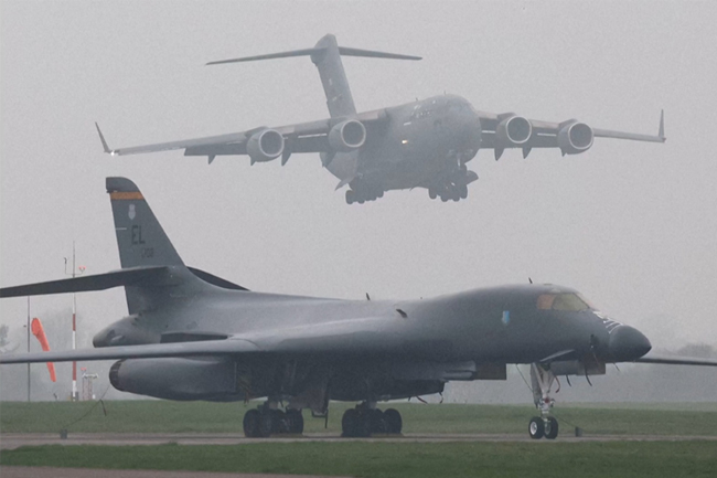 ඉරානයට එරෙහි මෙහෙයුම් සඳහා අමෙරිකානු දැවැන්ත ගුවන් යානා 2ක් බ්‍රිතාන්‍යයට