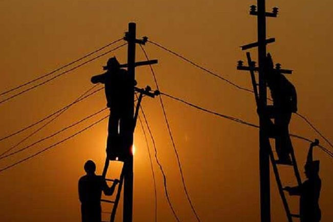 විදුලි වෘත්තීය සමිති වර්ජනය අස්සේ කොළඹ සහ ගම්පහ තැන් කිහිපයක විදුලිය බිඳවැටීම් 
