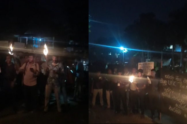 පේරාදෙණිය විශ්වවිද්‍යාල සිසුන් ගලහ මංසන්ධියේ පන්දම් විරෝධයක