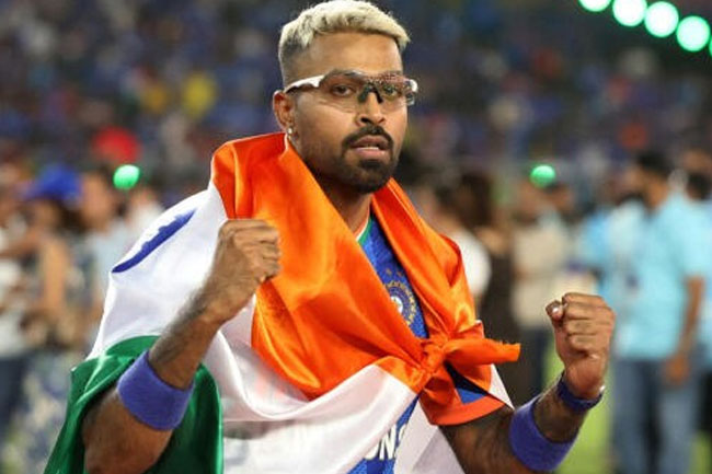 හර්දික් පාණ්ඩ්‍යා ජාතික කොඩියට අපහාස කරලා 