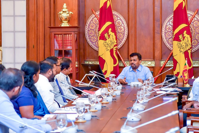 ජනපති සහ ලංවිම ඉංජිනේරු වෘත්තීය සමිති නියෝජිතයන් අතර හමුවක්