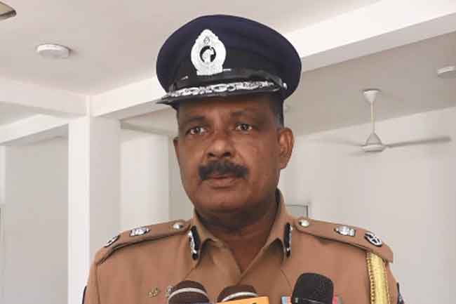 ඉන්ධන පෝලිම්වල ඉන්න ජනතාවට පොලීසියෙන් දැනුම්දීමක්