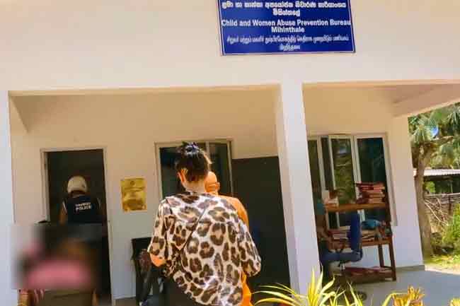 මිහින්තලා පුදබිමේදී විදෙස් තරුණියකට ලිංගික හිංසනයක්