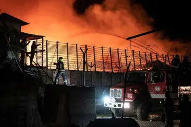 කාබුල්හි රෝහලකට එල්ල වූ ගුවන් ප්‍රහාරයකින් 400ක් මරුට