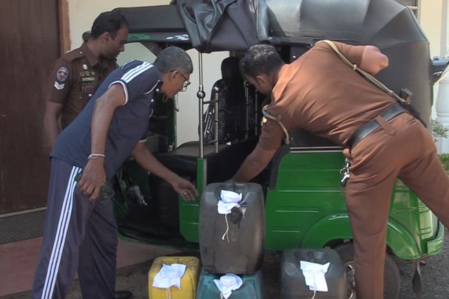 ඉන්ධන තොගයක් සමග පුද්ගලයෙකු අත්අඩංගුවට