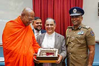 කිරින්දේ අස්සජි හිමියන්ගේ මගපෙන්වීම මත ඔක්ස්ෆර්ඩ් චෙස්ටර් ආයතනයෙන් පූර්ණ ශිෂ්‍යත්ව 75ක්