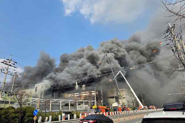 ද. කොරියාවේ මෝටර් රථ අමතර කොටස් කම්හලක ගින්නක්