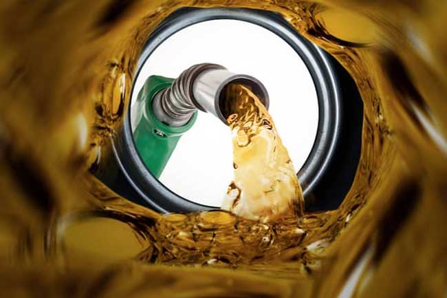 හංවැල්ල වෙළඳසැලක් තුළ සඟවා තිබූ ඩීසල් ලීටර් 720ක් පොලීස් භාරයට 