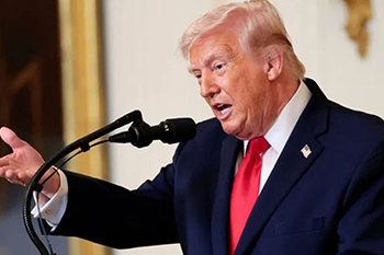 ඉරාන නායකත්වය විනාශ වී ඇති බැවින්  සාකච්ඡා කිරීමට කිසිවෙකු නැතැයි ට්‍රම්ප් පවසයි