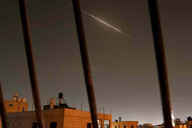 ඊශ්‍රායලයේ න්‍යෂ්ටික මධ්‍යස්ථානයක් ආසන්නයට ඉරානයෙන් ප්‍රහාරයක් 