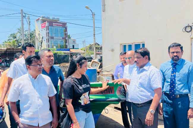 දිට්වා සුළිකුණාටුවෙන් පීඩාවට පත් හලාවත ධීවරයින්ට නව යාත්‍රා