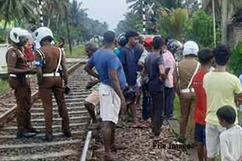 දුම්රියේ ගැටී පුද්ගලයෙකු මරුට