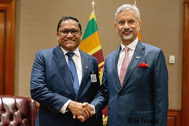 ජයිශංකර් සහ ඇමති විජිත අතර විශේෂ සාකච්ඡාවක්