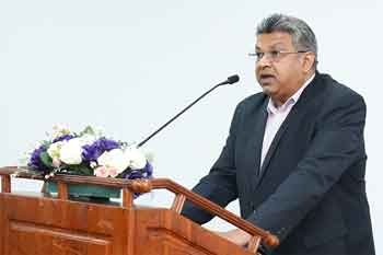 රාජ්‍ය නිලධාරීන්ට පෞද්ගලික බලපෑම් නොමැතිව නීතියට අනුව වැඩකළ හැකියි - අධිකරණ ඇමති කියයි