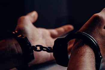 විදේශ දුම්වැටි සමඟ චීන ජාතිකයෙක් අත්අඩංගුවට