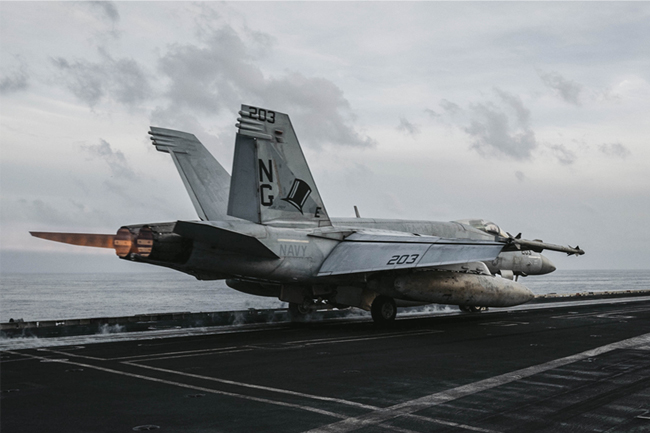 අමෙරිකානු ඒබ්‍රහම් ලින්කන් නෞකාව සිට ඉරානයට එරෙහි මෙහෙයුම් අඛණ්ඩව ක්‍රියාත්මකයි