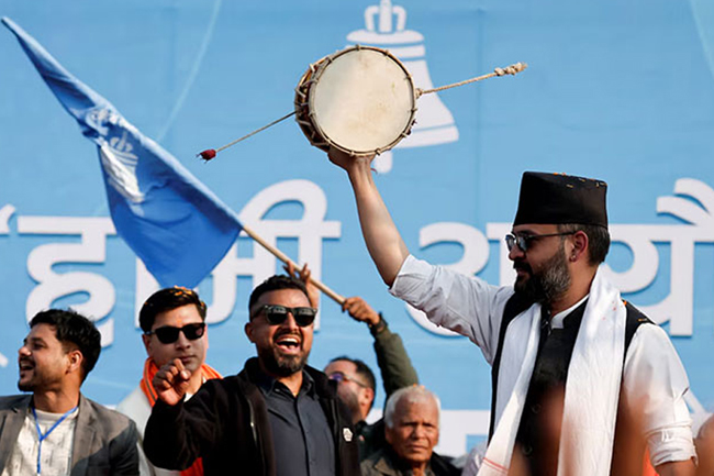 හිටපු රැප් ගායක බාලේන්ද්‍ර ෂා නේපාලයේ අගමැති ලෙස දිවුරුම් දෙයි