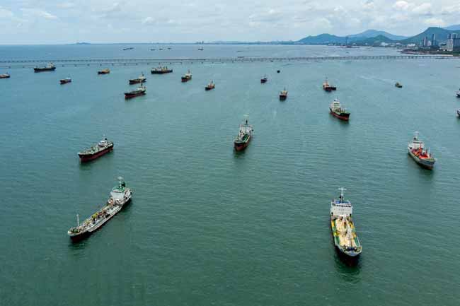 හෝමූස් හරහා යන අයට එරෙහිව දැඩි පියවර  - IRGC