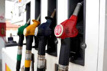 ඔස්ට්‍රේලියාව ඉන්ධන සඳහා පනවා ඇති බදු මාස තුනකට අඩු කරයි