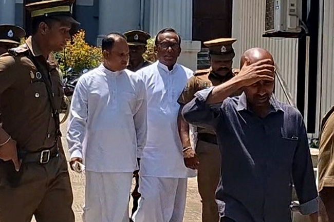 මහින්දානන්දගේ සහ නලින්ගේ කැරම්බෝඩ් නඩුවේ මුලික විරෝධතා ඉවතට