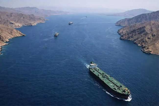 පාකිස්තානය, චීනය සහ ඉන්දියාවට අයත් නෞකා හෝමුස් සමුද්‍ර සන්ධිය තරණය කරයි